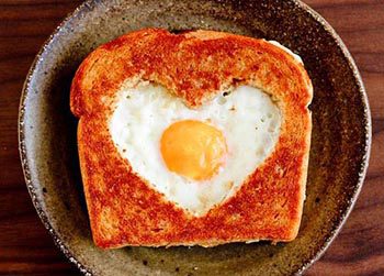 egg-toast-heart-valentines